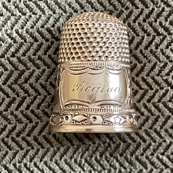 Vintage Antique Gold Thimble “Regina” - Picture 2 of 10